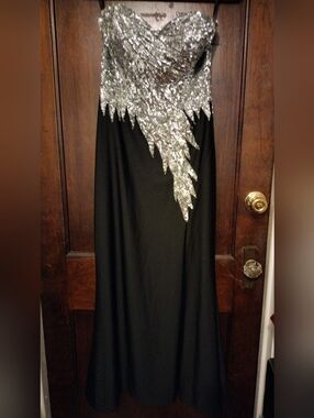 Studio 17 Silver Sequined Evening Gown - Size 6